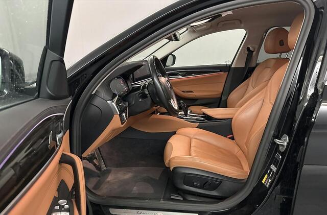 BMW 5-SERIE Touring 530e Luxury Line NAVI/LEER/LASER LED/TREKH./18"LMV!