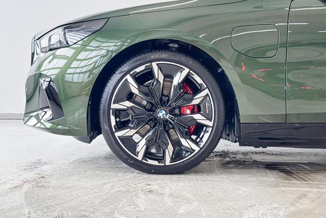 BMW 5-SERIE Touring 550e xDrive | M Sport Pro | Innovation Pack | Travel Pack | Comfort Pack | Trekhaak