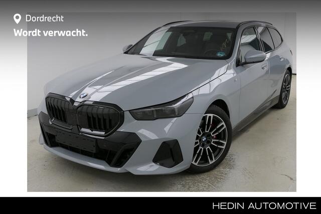 BMW 5-SERIE Touring 520i M-Sport Pro | Trekhaak | Driv. Ass. Pro | Stoelventilatie | Standkachel | | Bowers & Wilkins Surround Sound System |