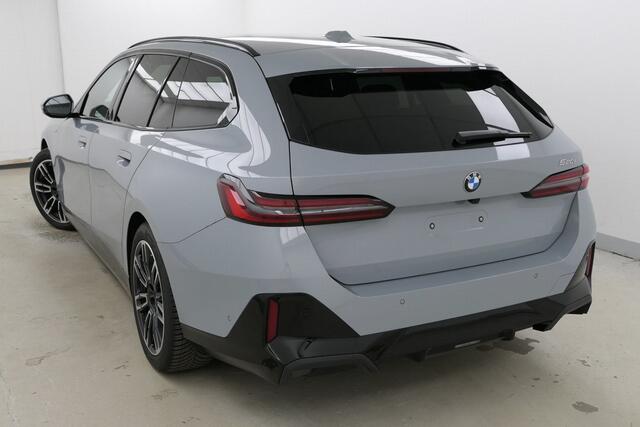 BMW 5-SERIE Touring 520i M-Sport Pro | Trekhaak | Driv. Ass. Pro | Stoelventilatie | Standkachel | | Bowers & Wilkins Surround Sound System |