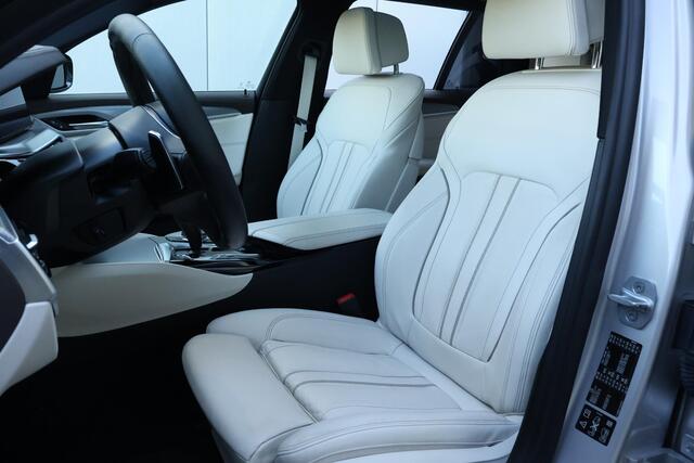 BMW 5-SERIE Touring 540i xDrive High Executive / Pano / 360 view / Headup / Hifi