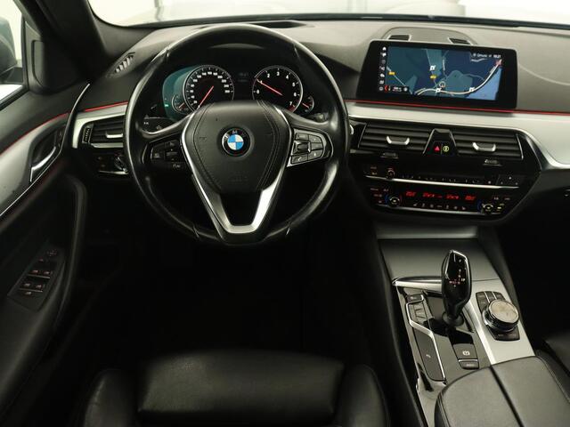 BMW 5-SERIE 520i High Executive | Panoramadak | Trekhaak | Leder | Stoelverwarming | Camera | Head-Up | Navigatie | Full LED | Climate control