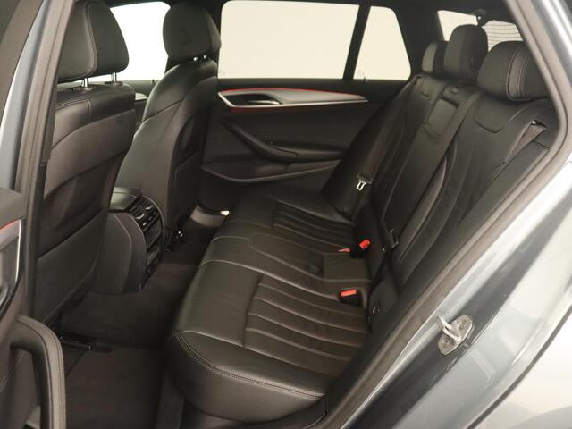 BMW 5-SERIE 520i High Executive | Panoramadak | Trekhaak | Leder | Stoelverwarming | Camera | Head-Up | Navigatie | Full LED | Climate control