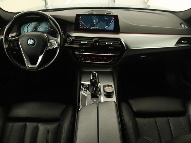BMW 5-SERIE 520i High Executive | Panoramadak | Trekhaak | Leder | Stoelverwarming | Camera | Head-Up | Navigatie | Full LED | Climate control