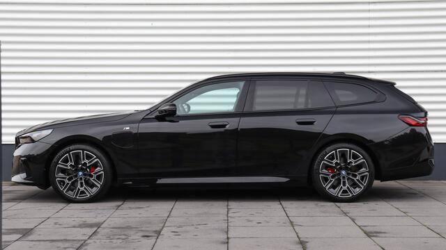 BMW 5-SERIE Touring 530e xDrive M-Sport Pro | Stoelventilatie | Harman/Kardon | Head-up | Carbon | Panoramadak | Trekhaak