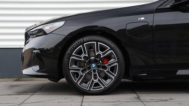 BMW 5-SERIE Touring 530e xDrive M-Sport Pro | Stoelventilatie | Harman/Kardon | Head-up | Carbon | Panoramadak | Trekhaak