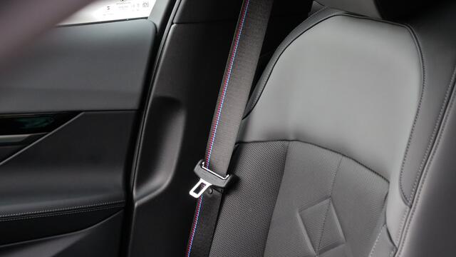 BMW 5-SERIE Touring 530e xDrive M-Sport Pro | Stoelventilatie | Harman/Kardon | Head-up | Carbon | Panoramadak | Trekhaak