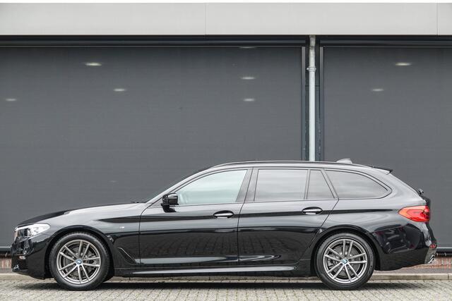 BMW 5-SERIE Touring 520i 184Pk Aut. | High Executive | M-Sport | Shadowline | Achteruitrijcamera | Panoramadak | 18''
