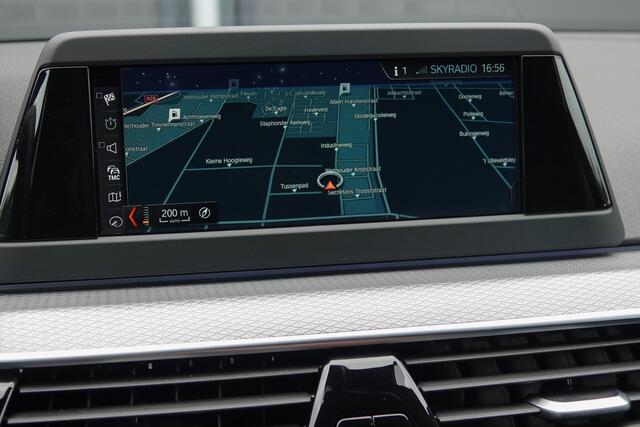 BMW 5-SERIE Touring 520i 184Pk Aut. | High Executive | M-Sport | Shadowline | Achteruitrijcamera | Panoramadak | 18''