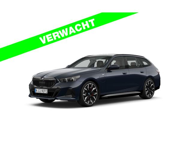 BMW 5-SERIE Touring 550e xDrive M-Sport Pro - Pano - Onderstel Prof - Driving Ass Plus - Harman Kardon