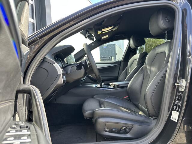 BMW 5-SERIE 530d High Executive 266pk | Apple Carplay/Android Auto | Cruise control adaptief met stop&go en stuurhulp | DAB | Harman/Kardon geluidsinstallatie | Head-up display | Lichtmetalen velgen 20" | Trekhaak | Prachtig Exemplaar!