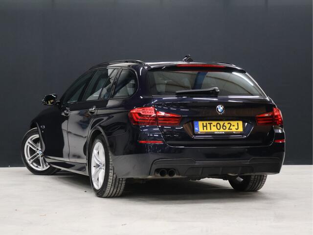 BMW 5-SERIE Touring 520i M Sport [CAMERA, TREKHAAK, AUTOMATISCHE ACHTERKLEP, AUTOMATISCHE STOELEN, CRUISE CONTROL, FLIPPERS, BLUETOOTH TELEFOON, AIRCO, NAVI, NIEUWSTAAT]