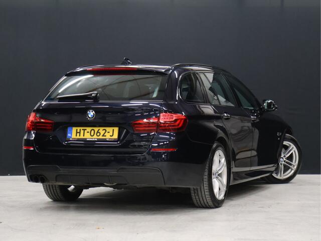 BMW 5-SERIE Touring 520i M Sport [CAMERA, TREKHAAK, AUTOMATISCHE ACHTERKLEP, AUTOMATISCHE STOELEN, CRUISE CONTROL, FLIPPERS, BLUETOOTH TELEFOON, AIRCO, NAVI, NIEUWSTAAT]