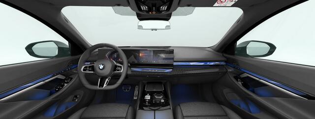 BMW 5-SERIE Touring 520i M Sport - Trekhaak - Panoramadak - Parking/Driving Assistant Professional - Head Up - Harman Kardon - Comfort Access - Standkachel - Stoelventilatie voor - Elektrisch verwarmde voor/achterstoelen -