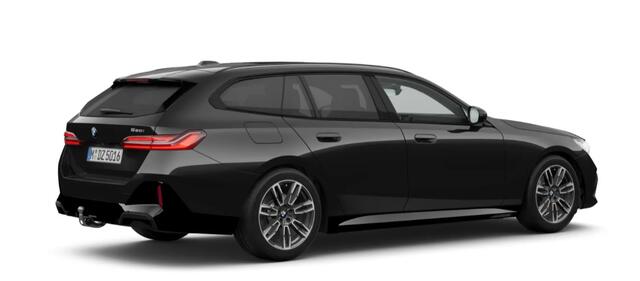 BMW 5-SERIE Touring 520i M Sport - Trekhaak - Panoramadak - Parking/Driving Assistant Professional - Head Up - Harman Kardon - Comfort Access - Standkachel - Stoelventilatie voor - Elektrisch verwarmde voor/achterstoelen -