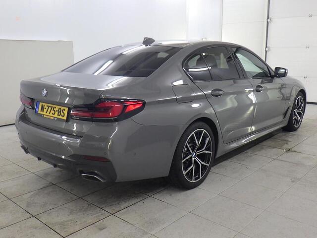 BMW 5-SERIE 520I BUSINESS EDITION PLUS I M-SPORT I TREKHAAK I SCHUIFDAK I ORIG. NEDERLANDS