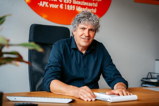 BMW 5-SERIE 520I BUSINESS EDITION PLUS I M-SPORT I TREKHAAK I SCHUIFDAK I ORIG. NEDERLANDS