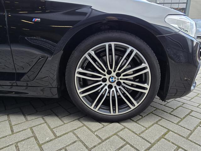 BMW 5-SERIE Touring 520i M Sport | Pano | NL-Auto | H+K High Executive Edition