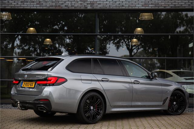 BMW 5-SERIE Touring 530e Business Edition Plus , Panoramadak, Trekhaak, Leer,
