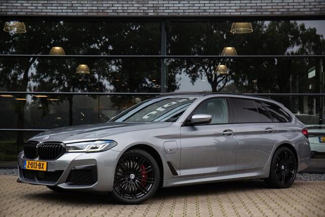 BMW 5-SERIE Touring 530e Business Edition Plus , Panoramadak, Trekhaak, Leer,