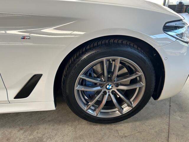 BMW 5-SERIE 530I HIGH EXE M-Sport / Pano / Head-Up