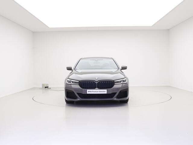 BMW 5-SERIE 520i M-Sport | Harman Kardon | Schuifdak | High Executive | Berninagrau Bernstein effect metallic