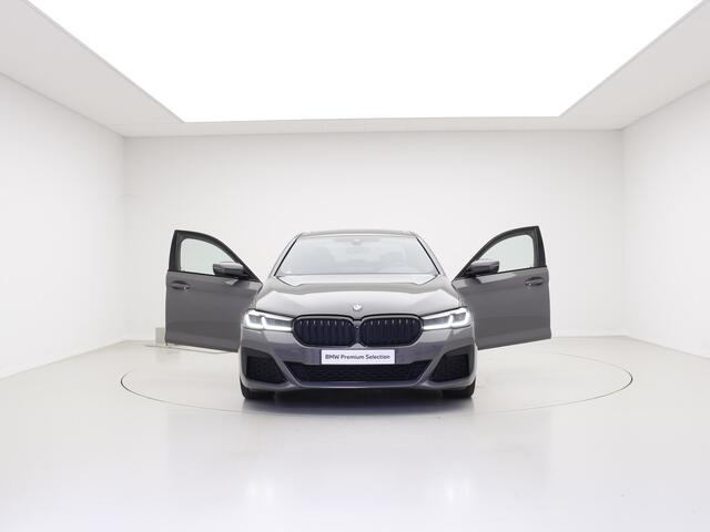 BMW 5-SERIE 520i M-Sport | Harman Kardon | Schuifdak | High Executive | Berninagrau Bernstein effect metallic
