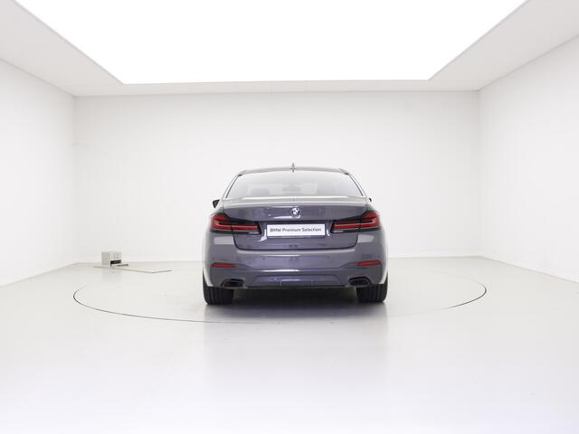 BMW 5-SERIE 520i M-Sport | Harman Kardon | Schuifdak | High Executive | Berninagrau Bernstein effect metallic