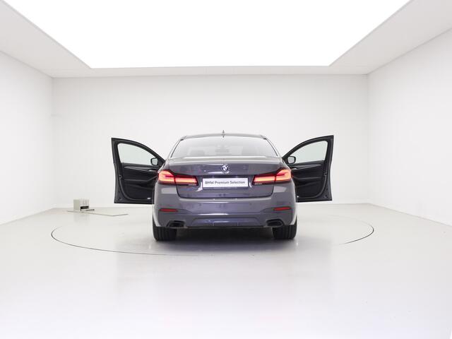 BMW 5-SERIE 520i M-Sport | Harman Kardon | Schuifdak | High Executive | Berninagrau Bernstein effect metallic