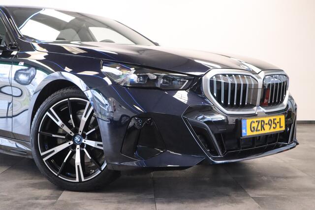 BMW 5-SERIE 530e M Sport Edition Panoramadak Head-up Harman/Kardon