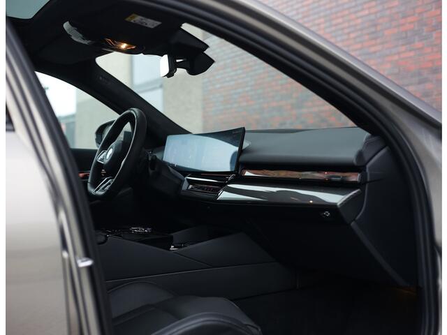 BMW 5-SERIE Touring 550e xDrive | M Sport Pro - Pano - Trekhaak
