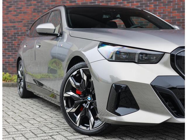 BMW 5-SERIE Touring 550e xDrive | M Sport Pro - Pano - Trekhaak