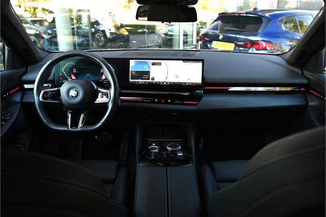 BMW 5-SERIE Touring 530e M Sport Automaat / Trekhaak / Active Cruise Control / Achteruitrijcamera / M Sport onderstel / Comfort Access / Adaptieve LED