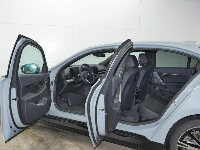 BMW 5-SERIE 550e xDrive M-Sport | Trekhaak | CoPilot | 20" | Bowers & Wilkins Surround