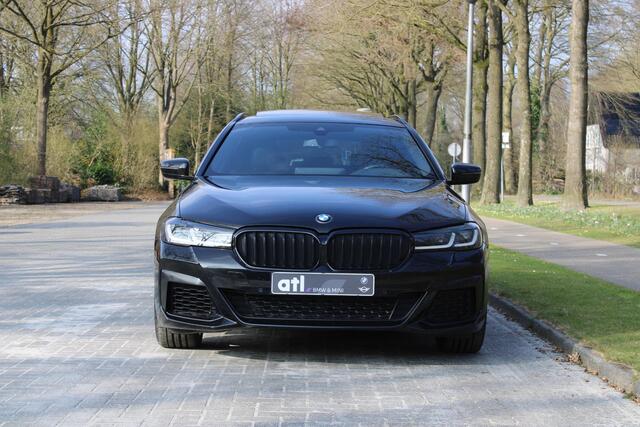 BMW 5-SERIE Touring 540i xDrive Touring M Sportpakket, Panoramadak, M leerstuurwiel, 4-zone, DAB, Grootlicht assistent, BMW Live Cockpit Professional, Adaptieve LED-koplamp, ect.