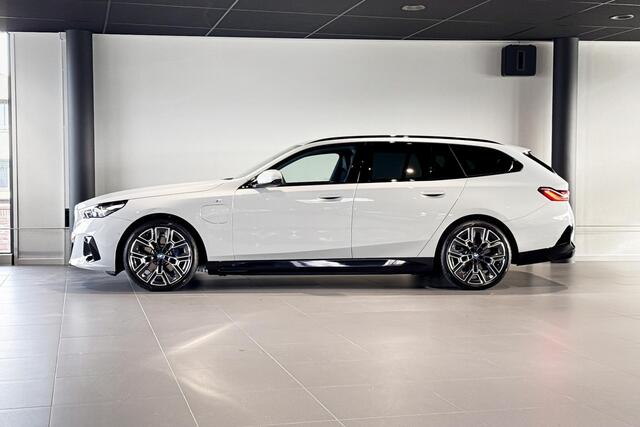 BMW 5-SERIE Touring 530e M Sport Edition | Harman Kardon | Stoelverwarming | Head-up Display |