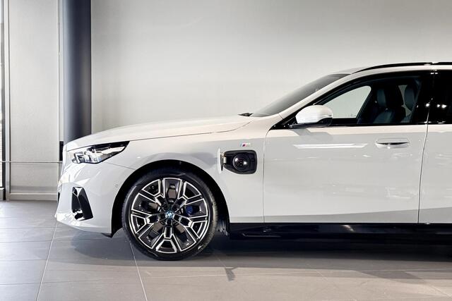 BMW 5-SERIE Touring 530e M Sport Edition | Harman Kardon | Stoelverwarming | Head-up Display |