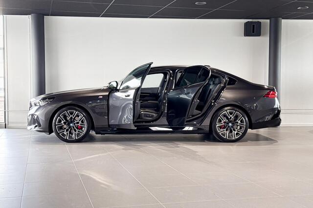 BMW 5-SERIE Sedan 530e xDrive | M Sport Pro | Glazen Panoramadak | Comfort Access | Stoelverwarming |