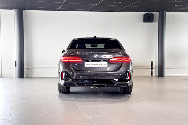 BMW 5-SERIE Sedan 530e xDrive | M Sport Pro | Glazen Panoramadak | Comfort Access | Stoelverwarming |