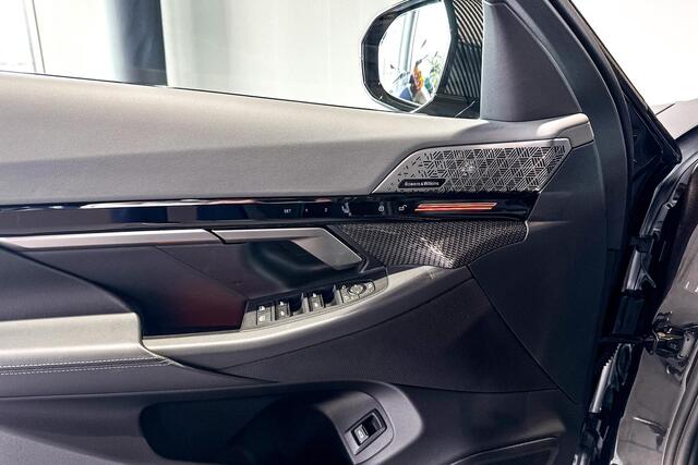 BMW 5-SERIE Sedan 530e xDrive | M Sport Pro | Glazen Panoramadak | Comfort Access | Stoelverwarming |