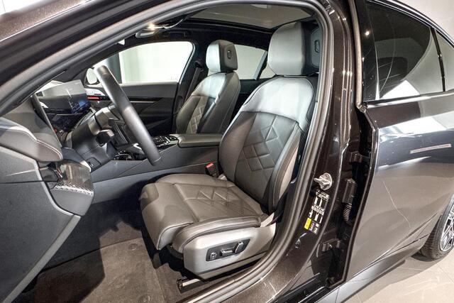 BMW 5-SERIE Sedan 530e xDrive | M Sport Pro | Glazen Panoramadak | Comfort Access | Stoelverwarming |