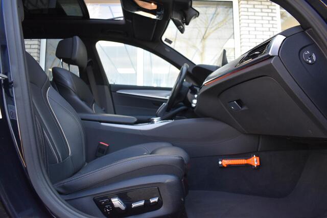 BMW 5-SERIE Touring 540i xDrive High Executive Pano Comf Zetels