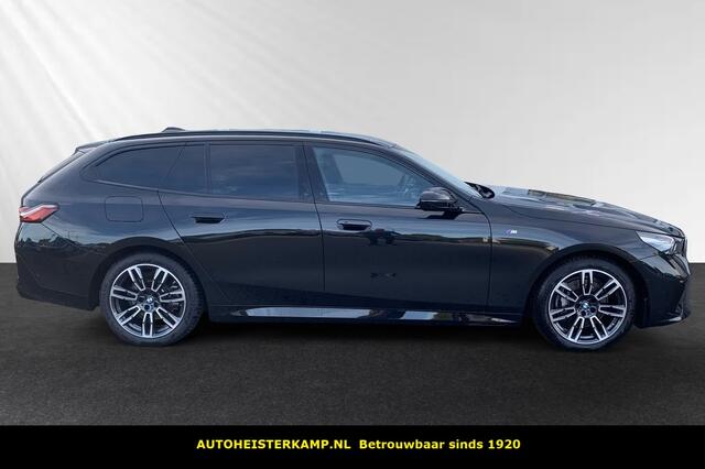 BMW 5-SERIE Touring 540d xDrive 286 PK M-Sport ACC Head-Up Trekhaak Bowers Wilkins Stoelkoeling Stuurverwarming Standkachel