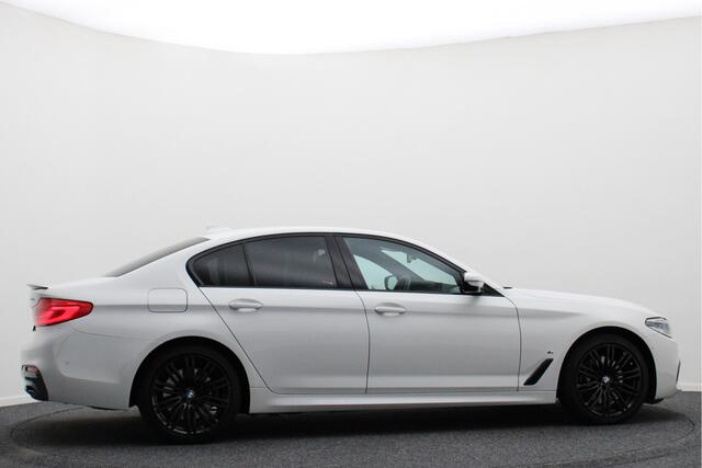 BMW 5-SERIE 530e iPerformance High Executive M Sport Softclose, Camera, H&K, Head-Up, Apple Carplay, Trekhaak, Keyless
