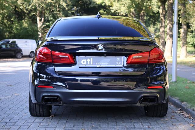 BMW 5-SERIE M550i xDrive Executive M-Sport | Merina leder | 20" | Driving Assistent Plus | Comfort stoel met geheugen | Real-Time Traffic information, Zonnerolgordijnen achter, Stoelverwarming voor en achter, etc.
