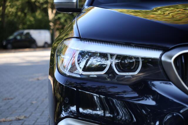BMW 5-SERIE M550i xDrive Executive M-Sport | Merina leder | 20" | Driving Assistent Plus | Comfort stoel met geheugen | Real-Time Traffic information, Zonnerolgordijnen achter, Stoelverwarming voor en achter, etc.