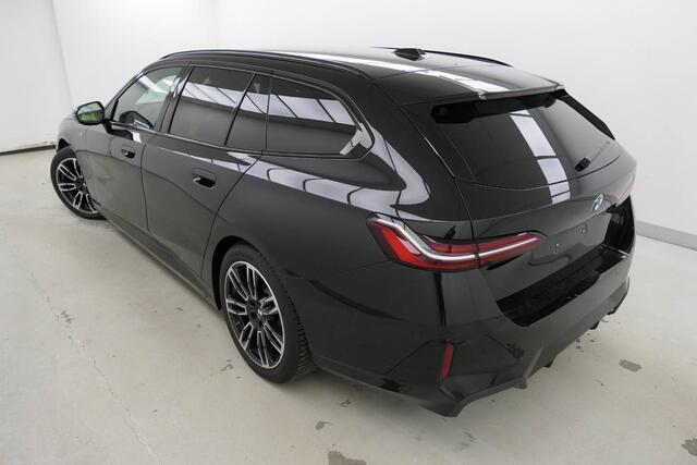 BMW 5-SERIE Touring 520i M-Sport | Driving Assistant Professional | Trekhaak | Standkachel | Carbon int. lijsten | Harman Kardon