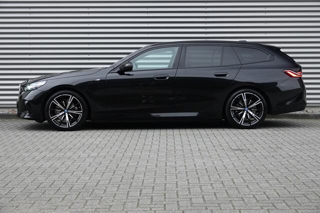 BMW 5-SERIE Touring 530e | M Sport | Pano | Trekhaak | Driving Assistant Plus | H&K |