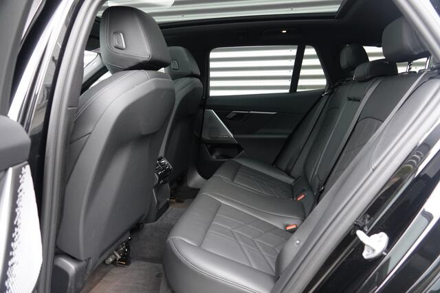 BMW 5-SERIE Touring 530e | M Sport | Pano | Trekhaak | Driving Assistant Plus | H&K |