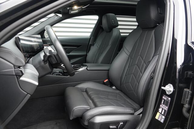 BMW 5-SERIE Touring 530e | M Sport | Pano | Trekhaak | Driving Assistant Plus | H&K |